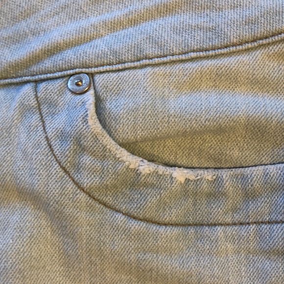 Light Wash Moto Jeans with wide bottoms - Picture 5 of 16